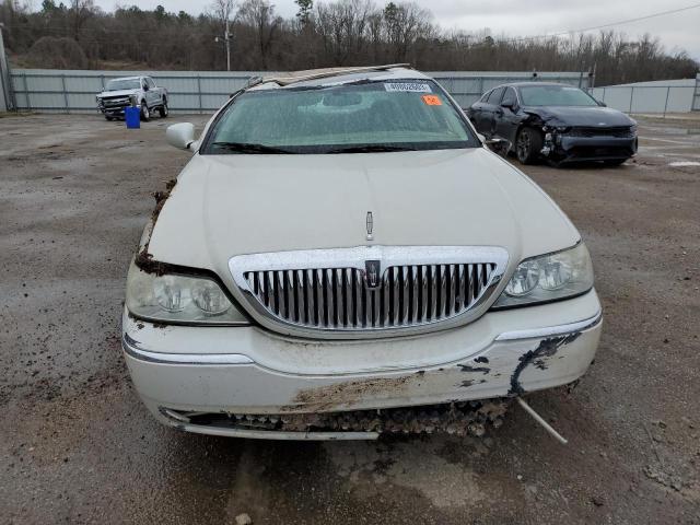 1LNHM82VX7Y624698 Lincoln Town Car Signature Limited