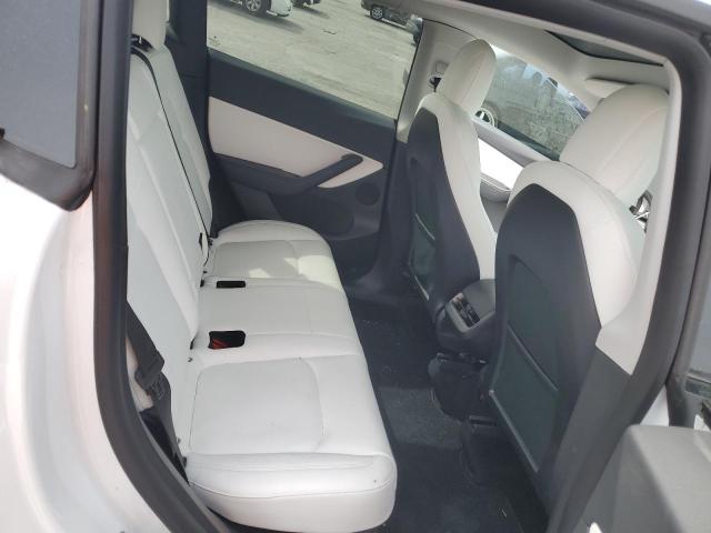 7SAYGDEE4NF339401 Tesla Model Y