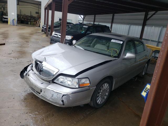 2005 Lincoln Town Car Signature Limited