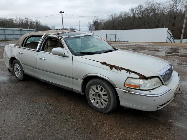 1LNHM82VX7Y624698 Lincoln Town Car Signature Limited