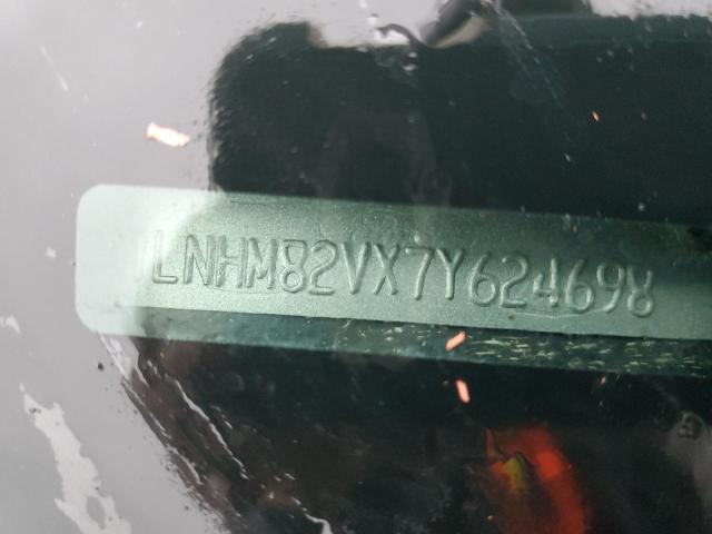 1LNHM82VX7Y624698 Lincoln Town Car Signature Limited