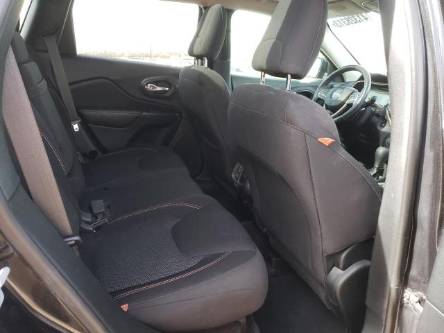 1C4PJLCS0GW369393 Jeep Cherokee Latitude