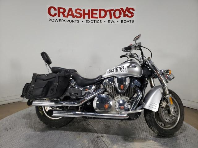 Salvage motorcycles for sale at Dallas, TX auction: 2009 Honda VTX1300 R