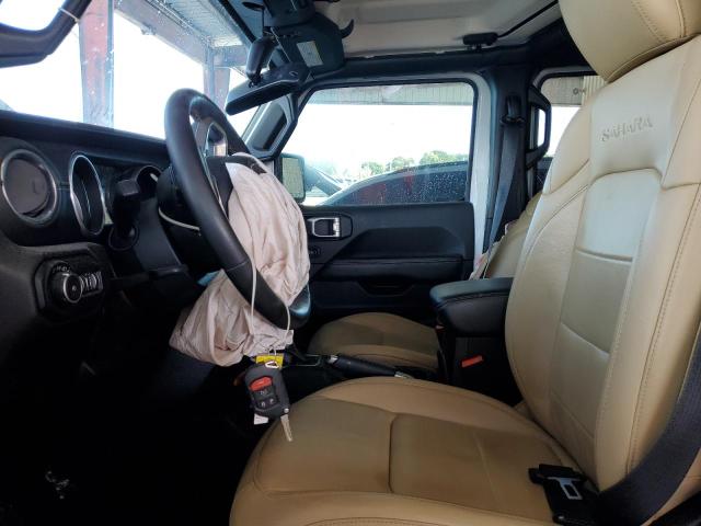 1C4HJXEG1JW185415 Jeep Wrangler Unlimited Sahara
