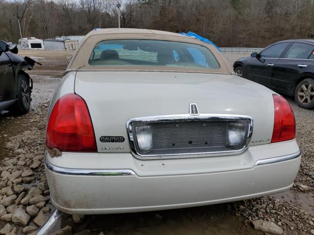 1LNHM82VX7Y624698 Lincoln Town Car Signature Limited