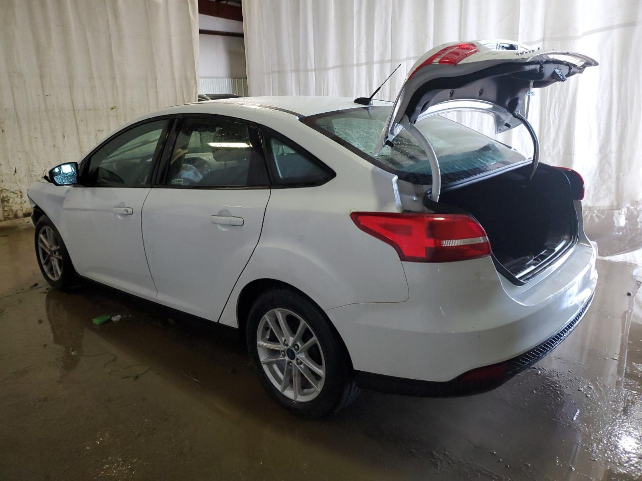 2017 Ford Focus Se vin: 1FADP3F2XHL259652