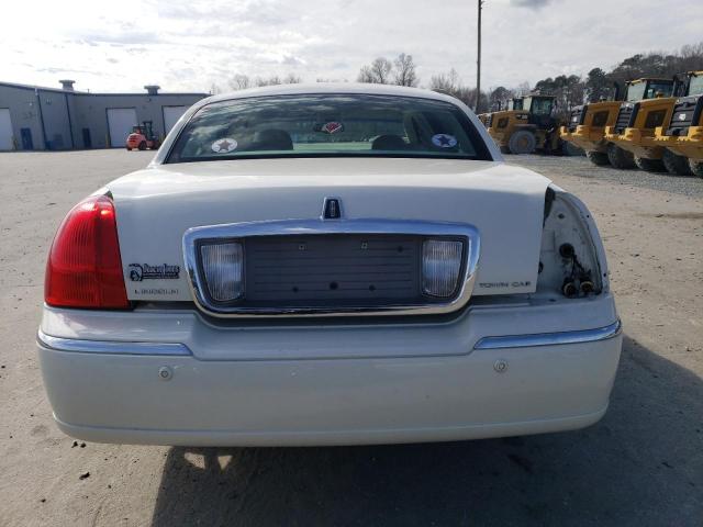 1LNHM81WX5Y661824 Lincoln TOWNCAR