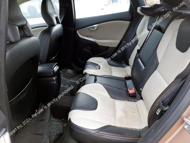 YV1MZ845BF2078129 Volvo V40 Cross
