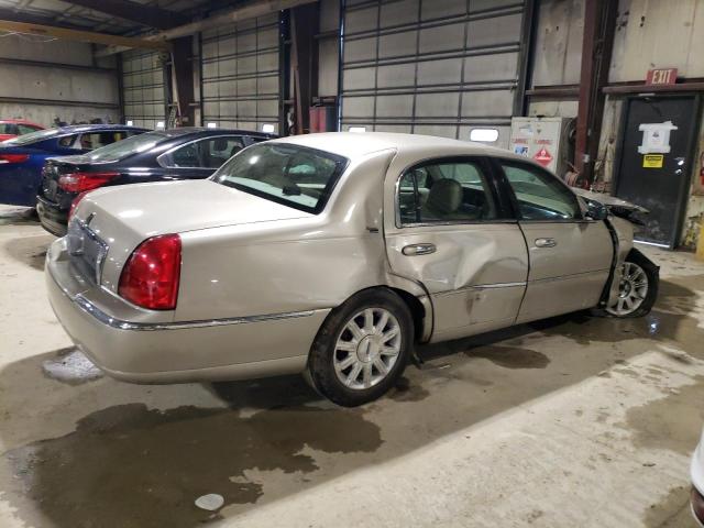 1LNHM82V67Y635777 Lincoln Town Car Signature Limited