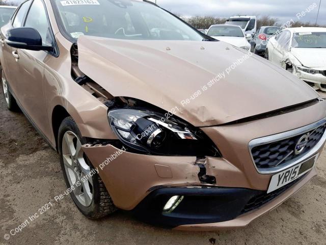 YV1MZ845BF2078129 Volvo V40 Cross