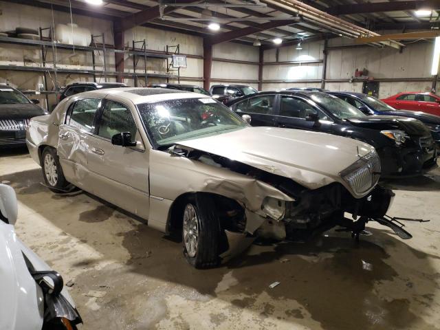 1LNHM82V67Y635777 Lincoln Town Car Signature Limited
