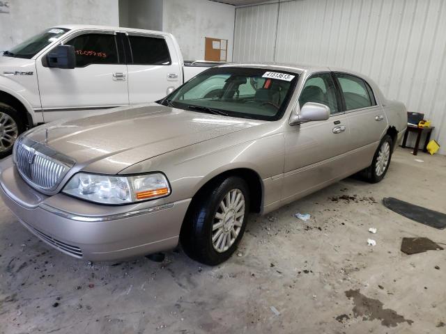 2003 Lincoln Town Car Signature