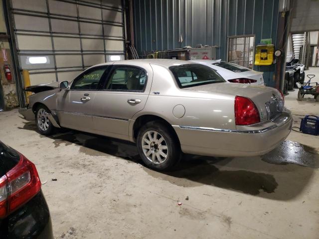 1LNHM82V67Y635777 Lincoln Town Car Signature Limited