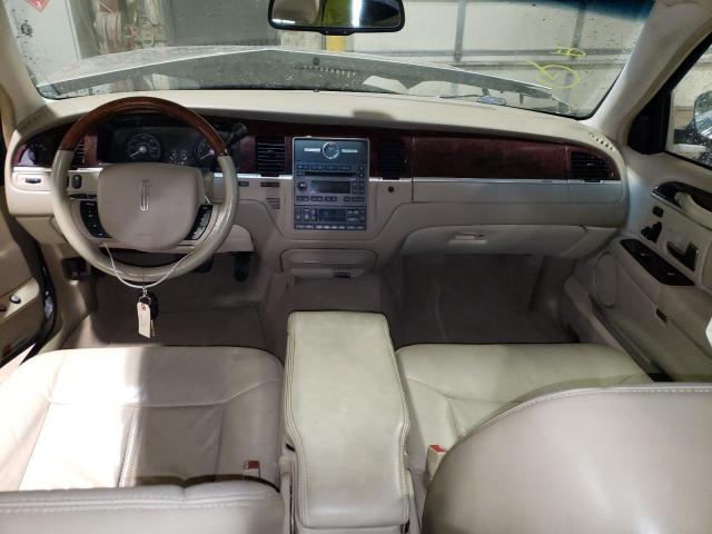 1LNHM82V67Y635777 Lincoln Town Car Signature Limited