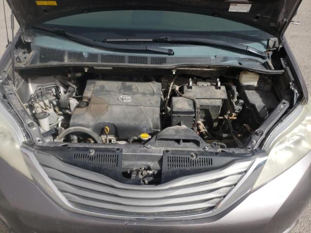 5TDYK3DC8BS106781 2011 TOYOTA SIENNA, photo no. 12