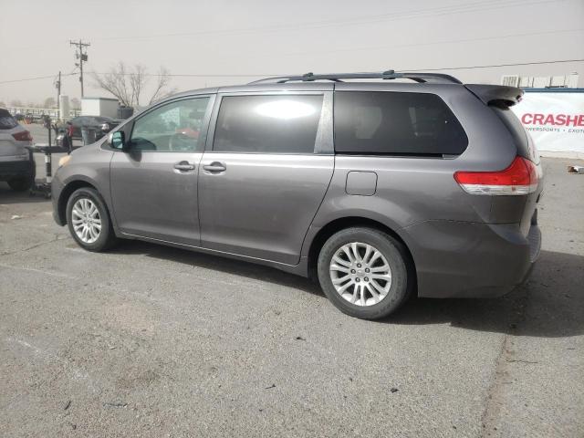 5TDYK3DC8BS106781 2011 TOYOTA SIENNA, photo no. 2