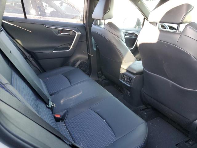 2019 TOYOTA RAV4 XSE JTMEWRFV9KJ023950