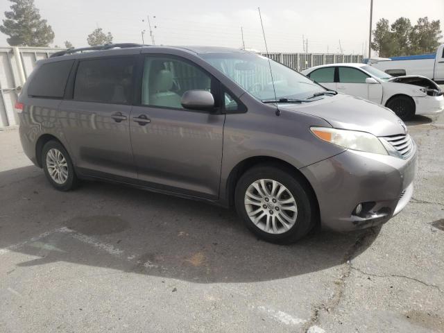 5TDYK3DC8BS106781 2011 TOYOTA SIENNA, photo no. 4