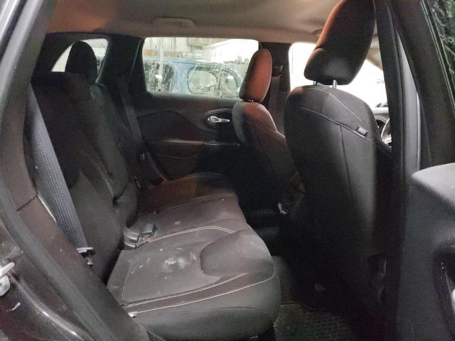 1C4PJMCS7GW373592 Jeep Cherokee Latitude