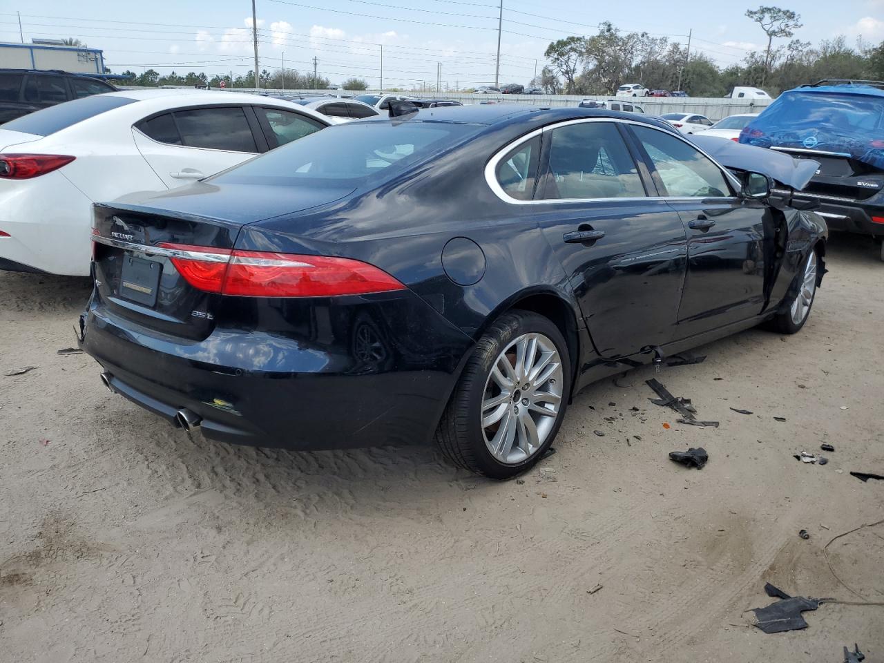2016 Jaguar XF - Image 3