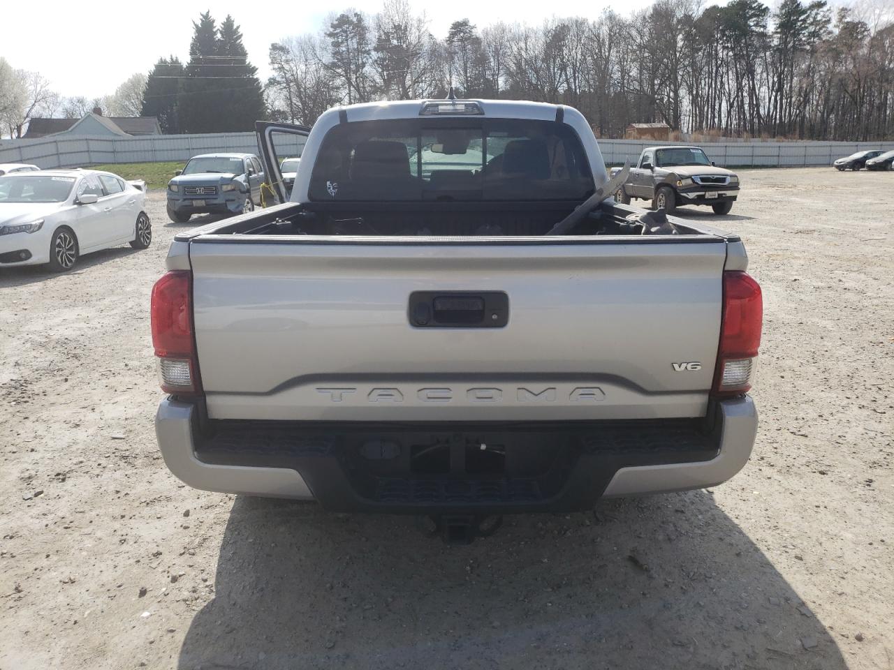 3TMAZ5CN7JM052898 2018 Toyota Tacoma Double Cab