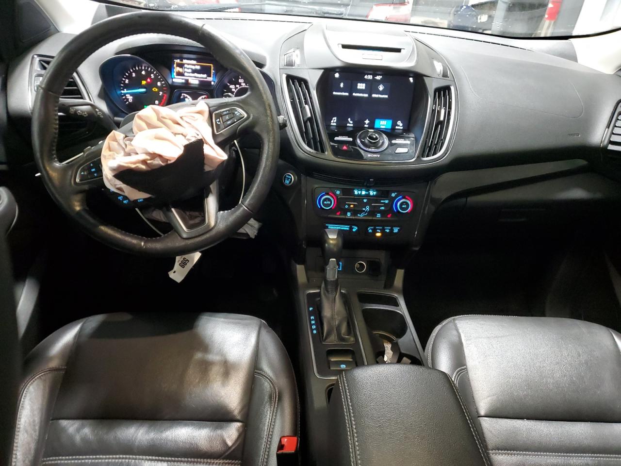 1FMCU9J94HUE40421 FORD ESCAPE 2017