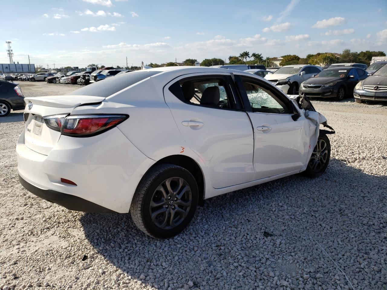 2020 Toyota Yaris - Image 3