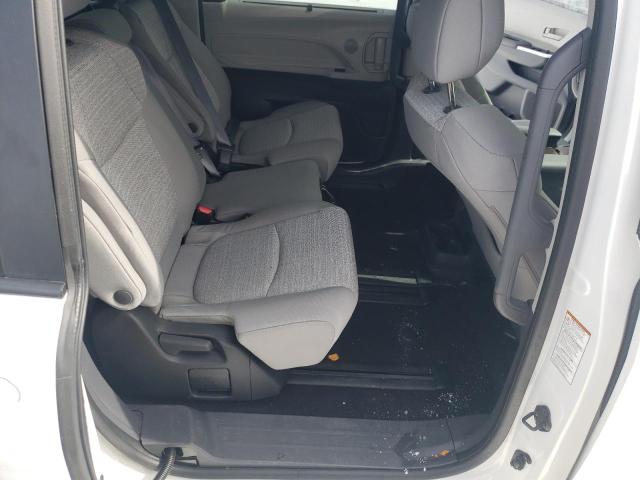 2022 TOYOTA SIENNA LE 5TDKRKEC1NS121301