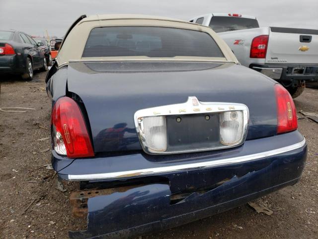 1LNHM82W11Y713348 Lincoln Town Car Signature