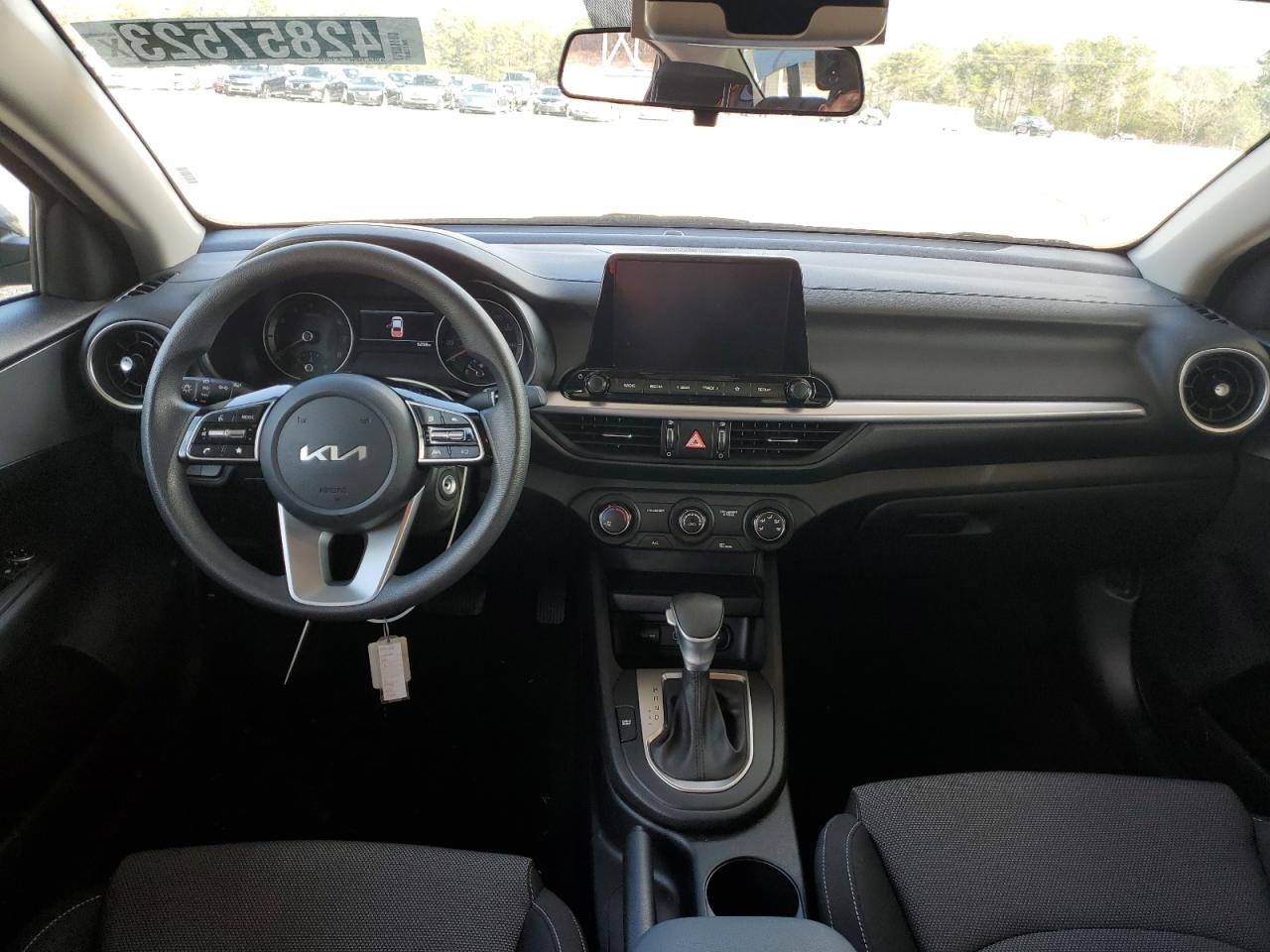 2023 Kia Forte - Image 8