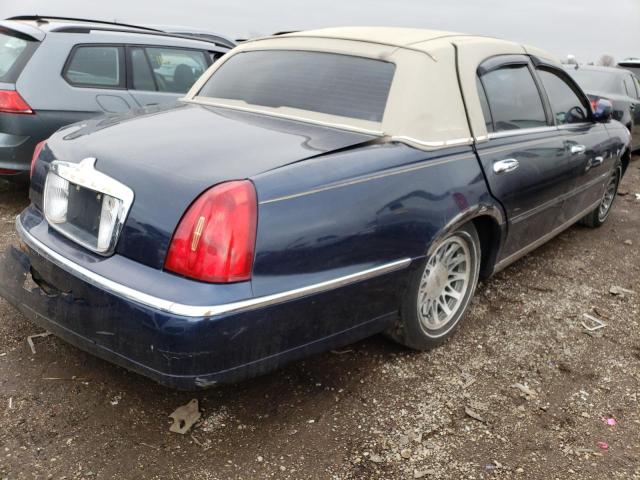 1LNHM82W11Y713348 Lincoln Town Car Signature