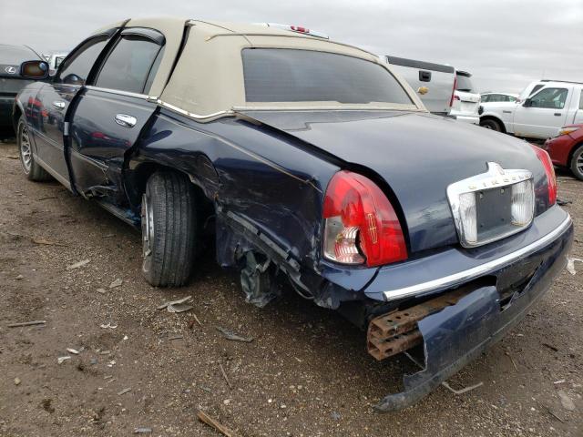 1LNHM82W11Y713348 Lincoln Town Car Signature