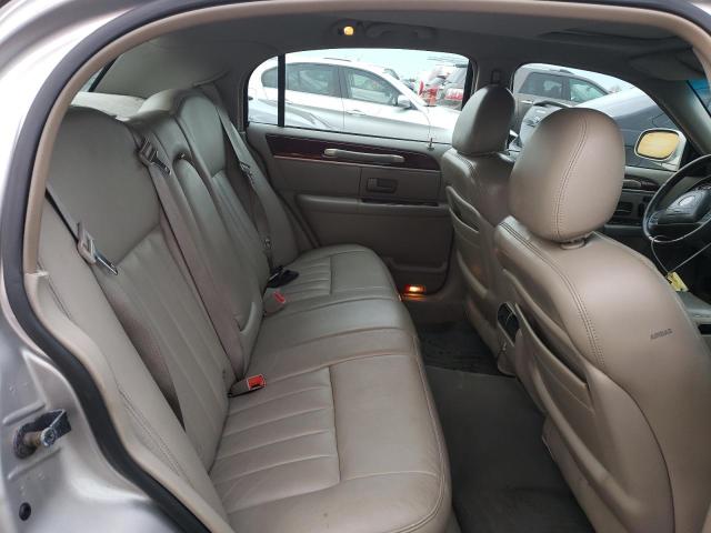 1LNHM82W03Y623658 Lincoln Town Car Signature