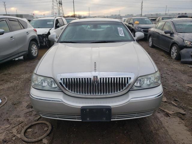 1LNHM82W03Y623658 Lincoln Town Car Signature