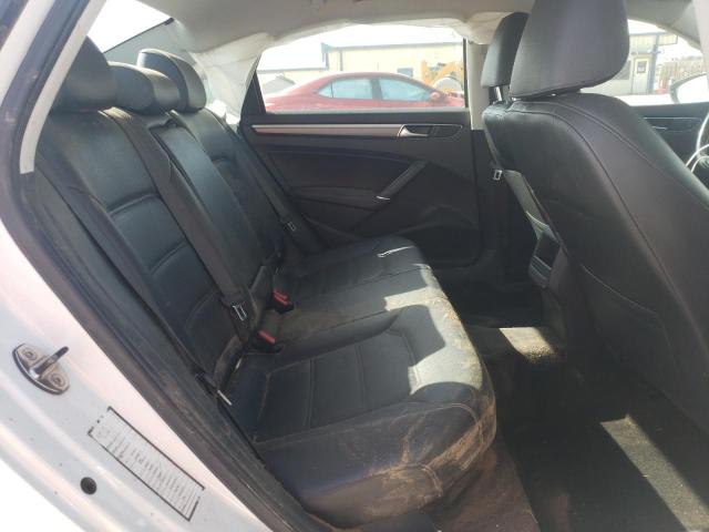 2017 VOLKSWAGEN PASSAT R-L 1VWDT7A37HC049066