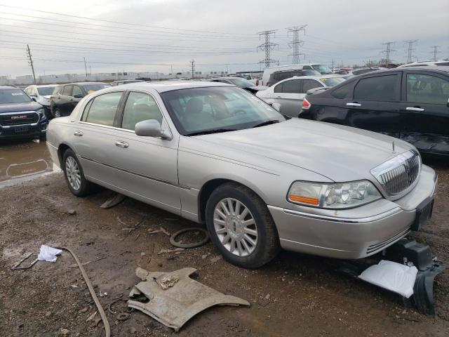 1LNHM82W03Y623658 Lincoln Town Car Signature