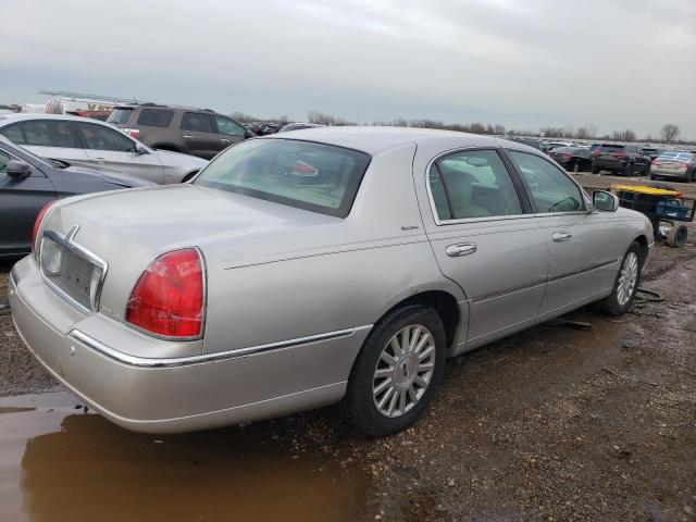 1LNHM82W03Y623658 Lincoln Town Car Signature