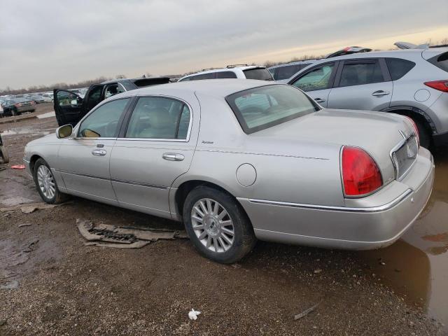 1LNHM82W03Y623658 Lincoln Town Car Signature