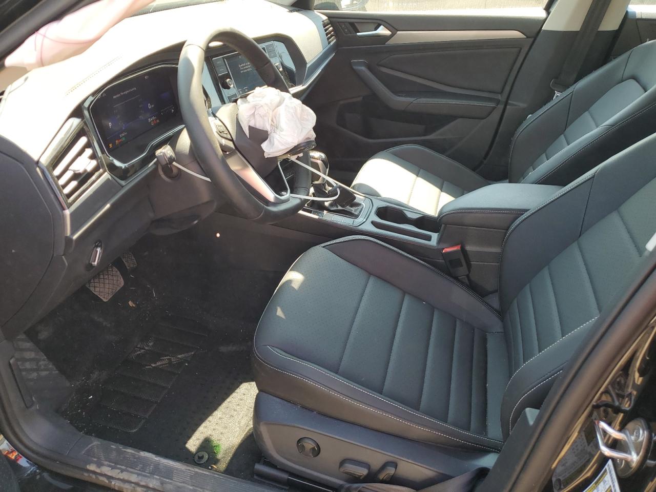 3VWEM7BU5NM032012 2022 Volkswagen Jetta Se