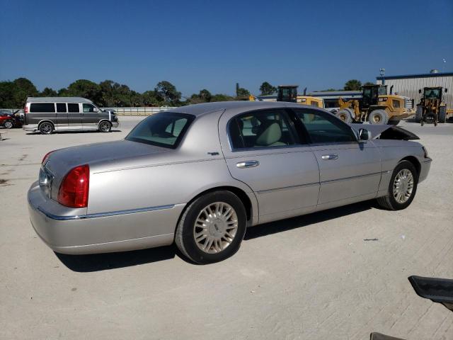 2LNBL8CV9BX754598 Lincoln TOWNCAR