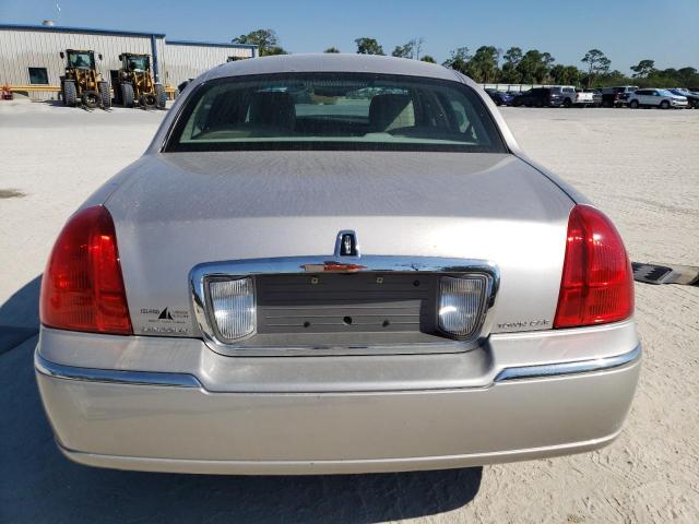 2LNBL8CV9BX754598 Lincoln TOWNCAR