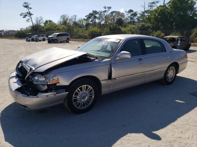 2011 Lincoln Town Car Signature Limited