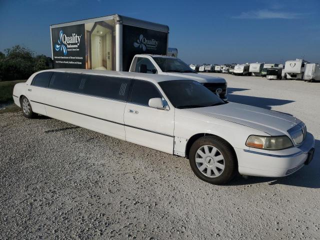 1L1FM88W56Y617391 Lincoln TOWNCAR
