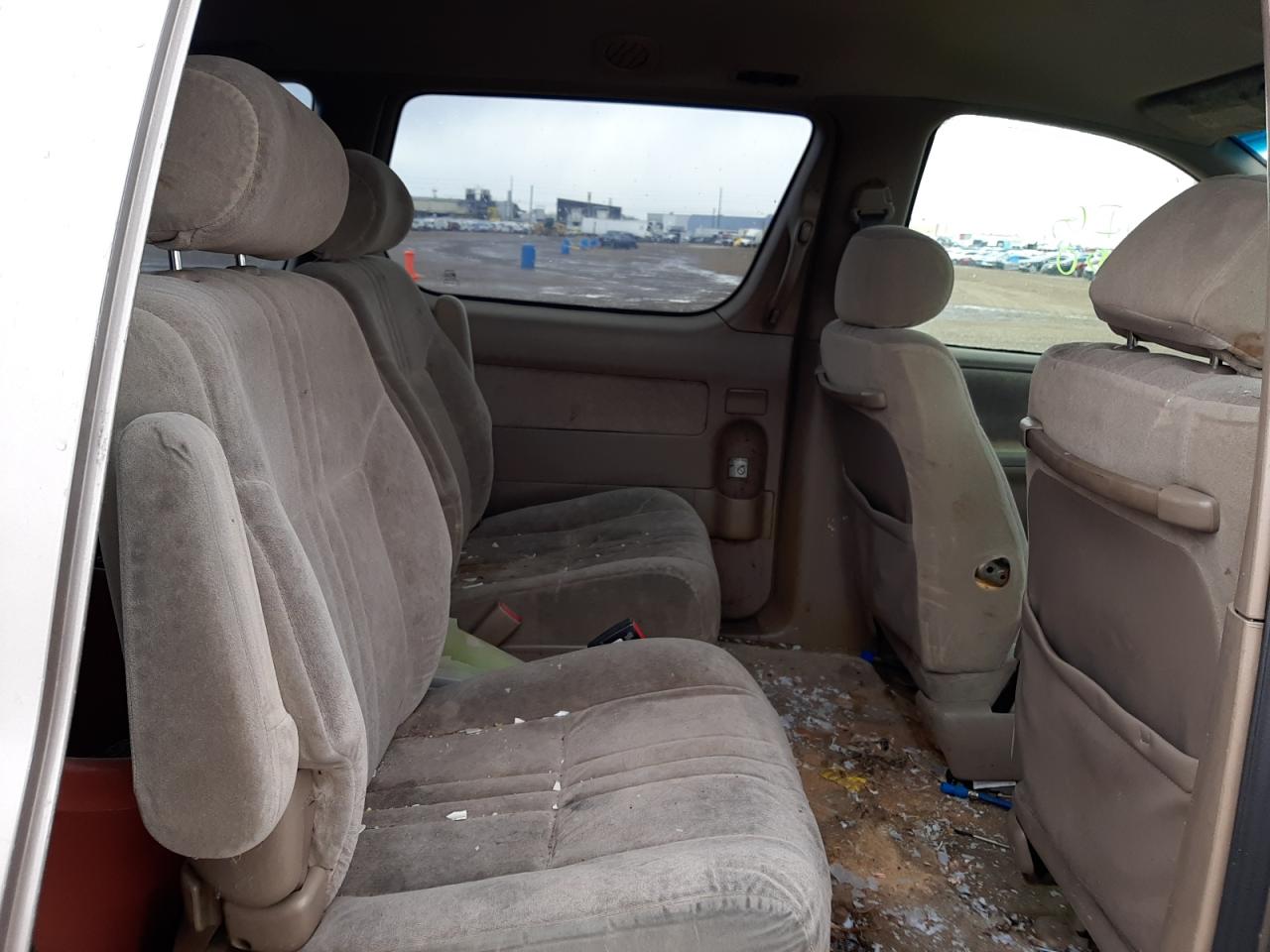 1998 Toyota Sienna Le VIN: 4T3ZF13C5WU063438 Lot: 69289893