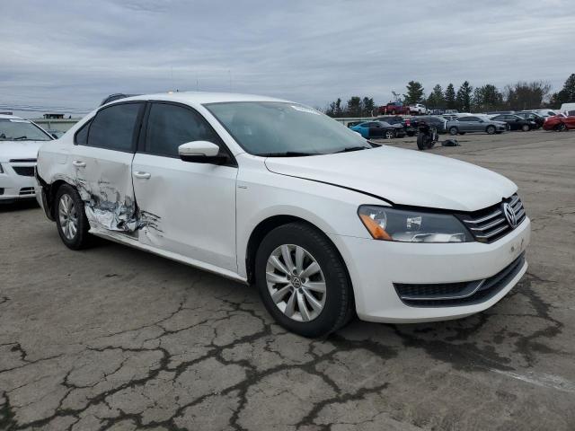 2015 VOLKSWAGEN PASSAT S - 1VWAT7A34FC033908