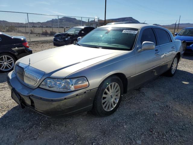 2003 Lincoln Town Car Signature