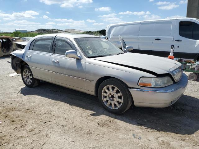 1LNHM82W57Y631793 Lincoln TOWNCAR