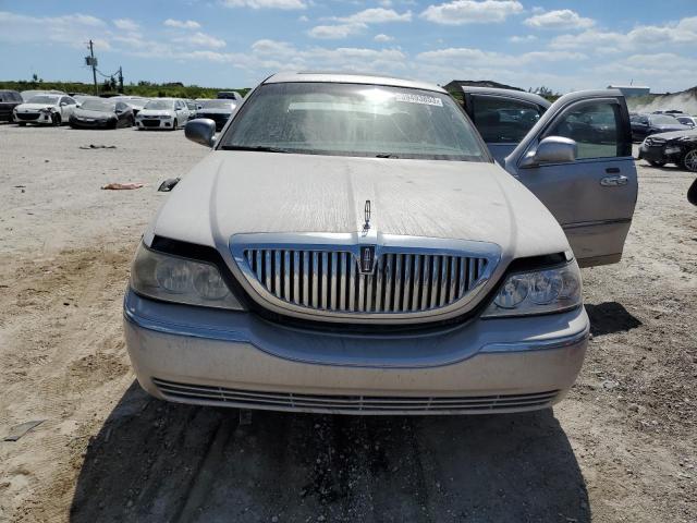 1LNHM82W57Y631793 Lincoln TOWNCAR