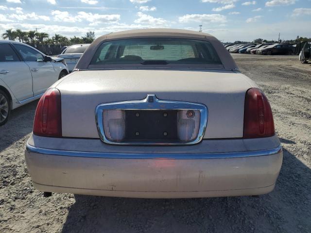 1LNFM83W9WY614533 Lincoln TOWNCAR