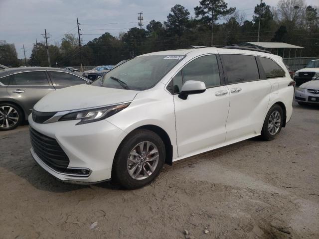 2022 Toyota Sienna XLE